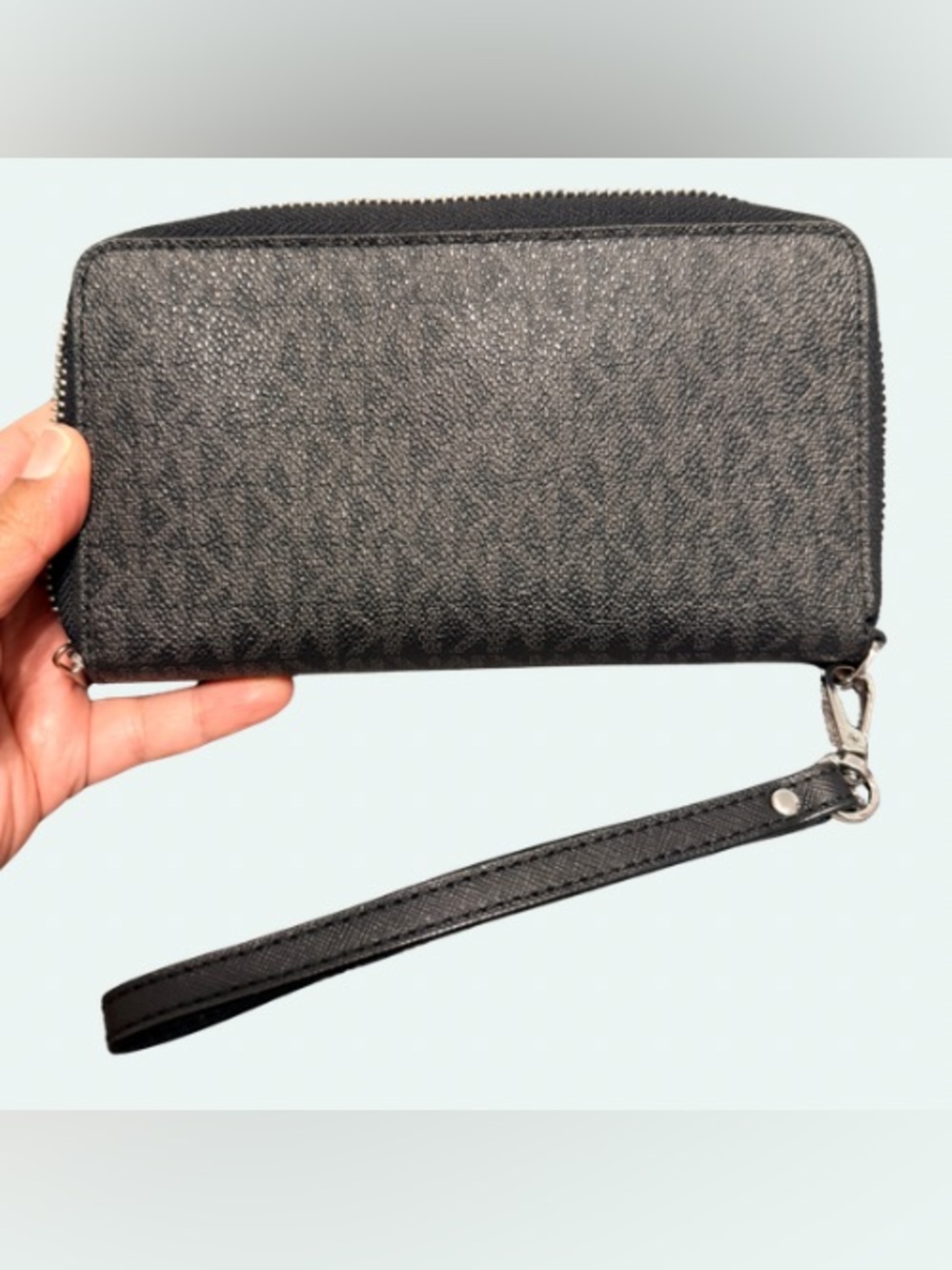 MICHAEL KORS Zip-Around Wristlet Wallet Black - Picture 2 of 6